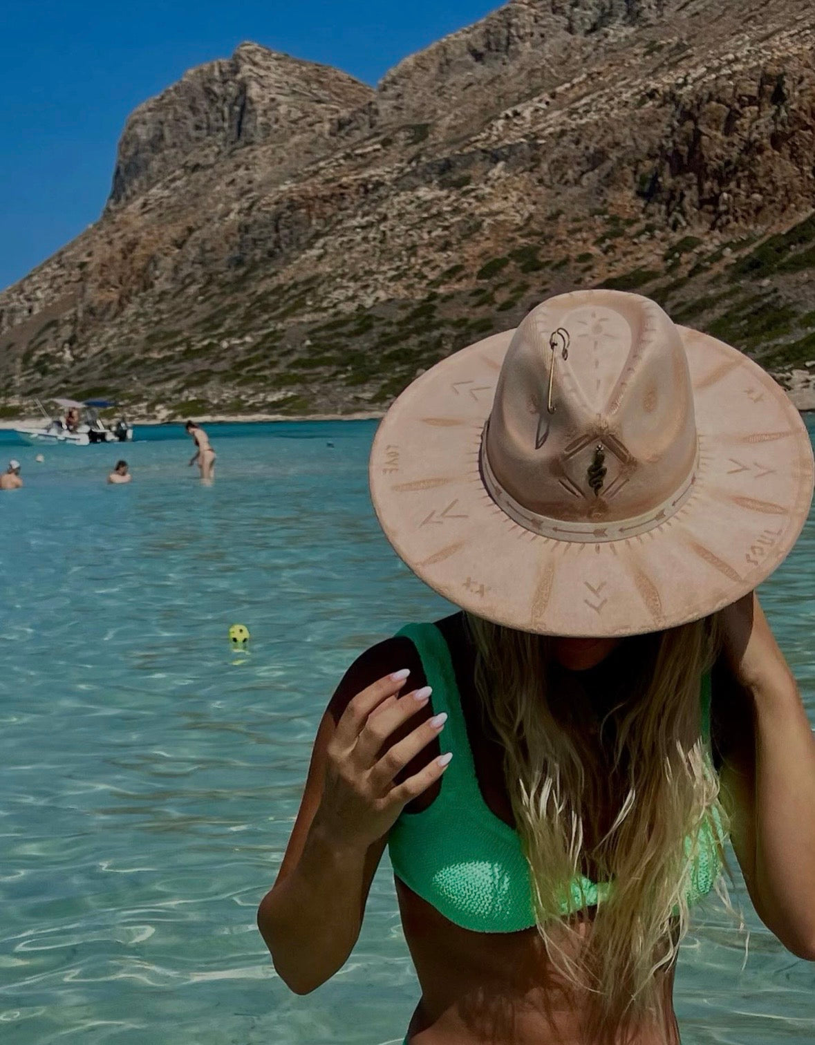 Selva snake hat